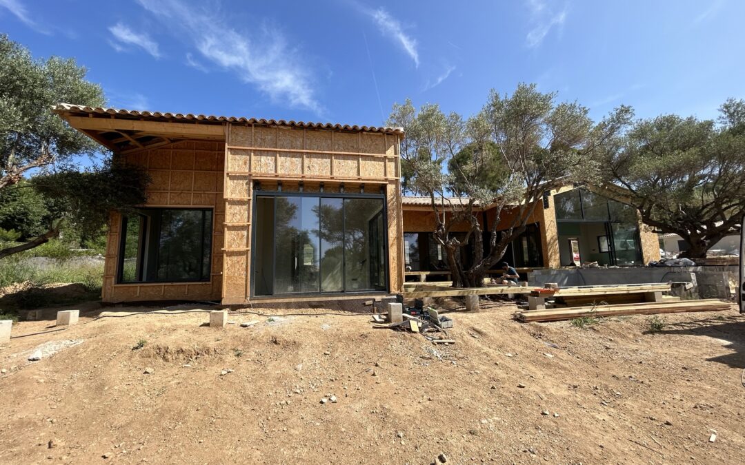 suite du chantier d’une villas en éco-construction