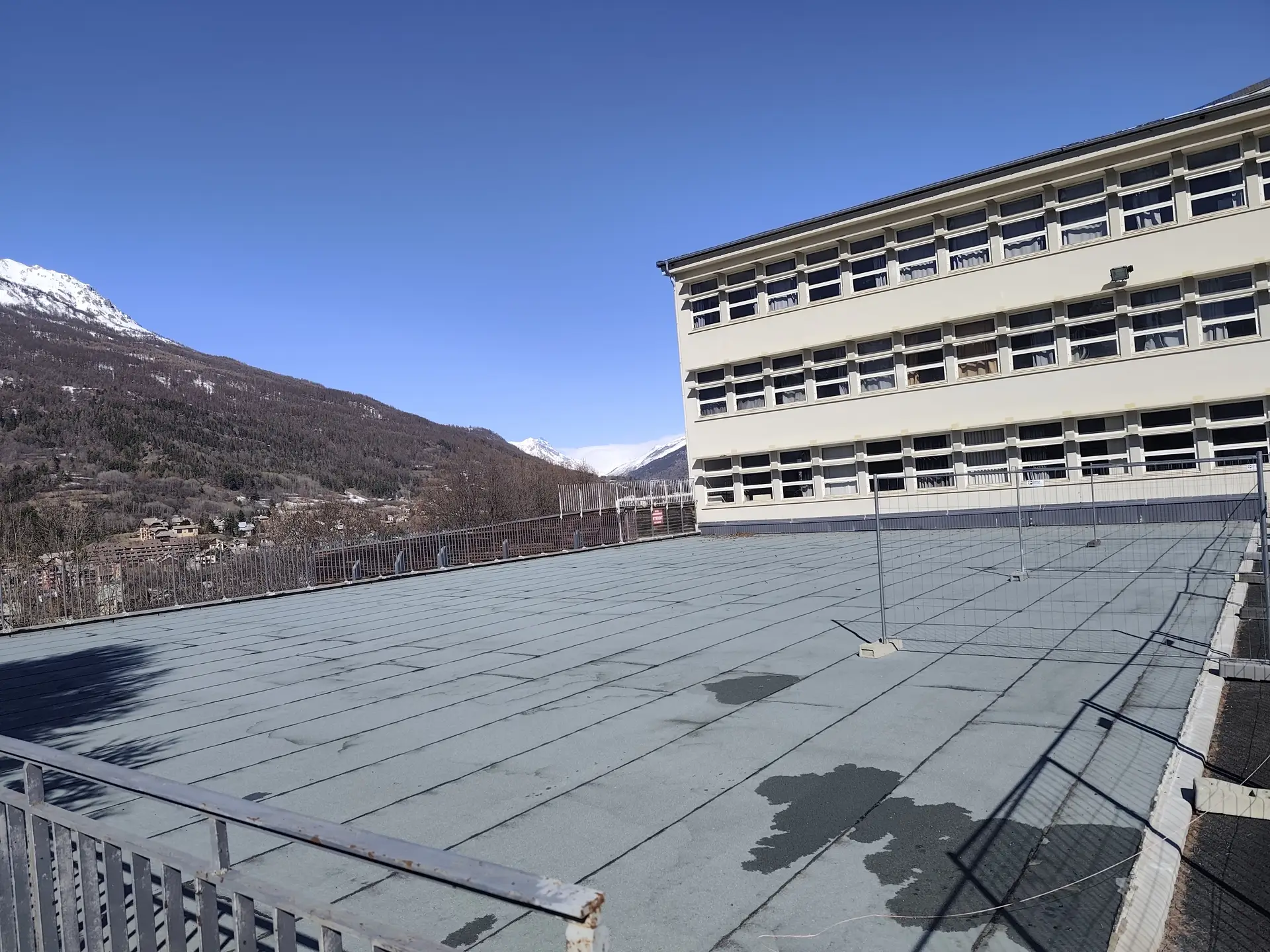 𝐄́𝐭𝐚𝐧𝐜𝐡𝐞́𝐢𝐭𝐞́ 𝐆𝐲𝐦𝐧𝐚𝐬𝐞 𝐋𝐲𝐜𝐞́𝐞 𝐝'𝐚𝐥𝐭𝐢𝐭𝐮𝐝𝐞 𝐝𝐞 𝐁𝐫𝐢𝐚𝐧𝐜̧𝐨𝐧